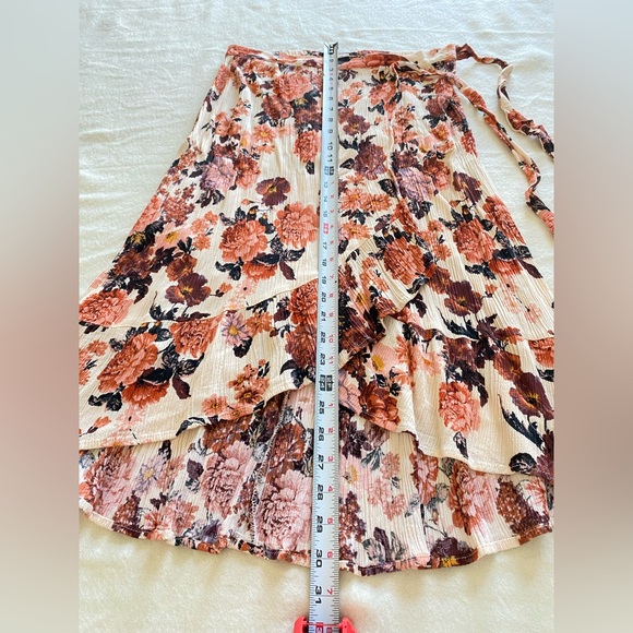 Floral Wrap Midi Skirt - Picture 4 of 4